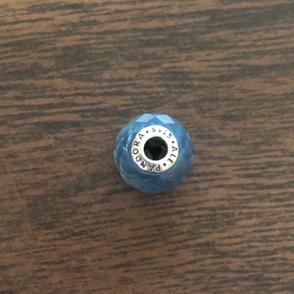 New authentic Pandora essence friendship charm